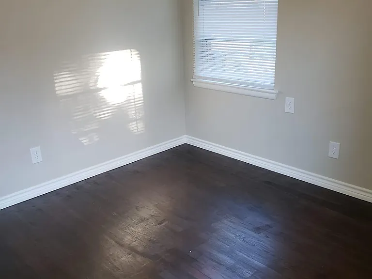 2519 Gross Rd — Photo 3