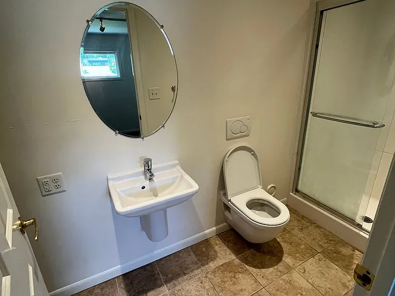 1005 E Wylie St — Photo 22
