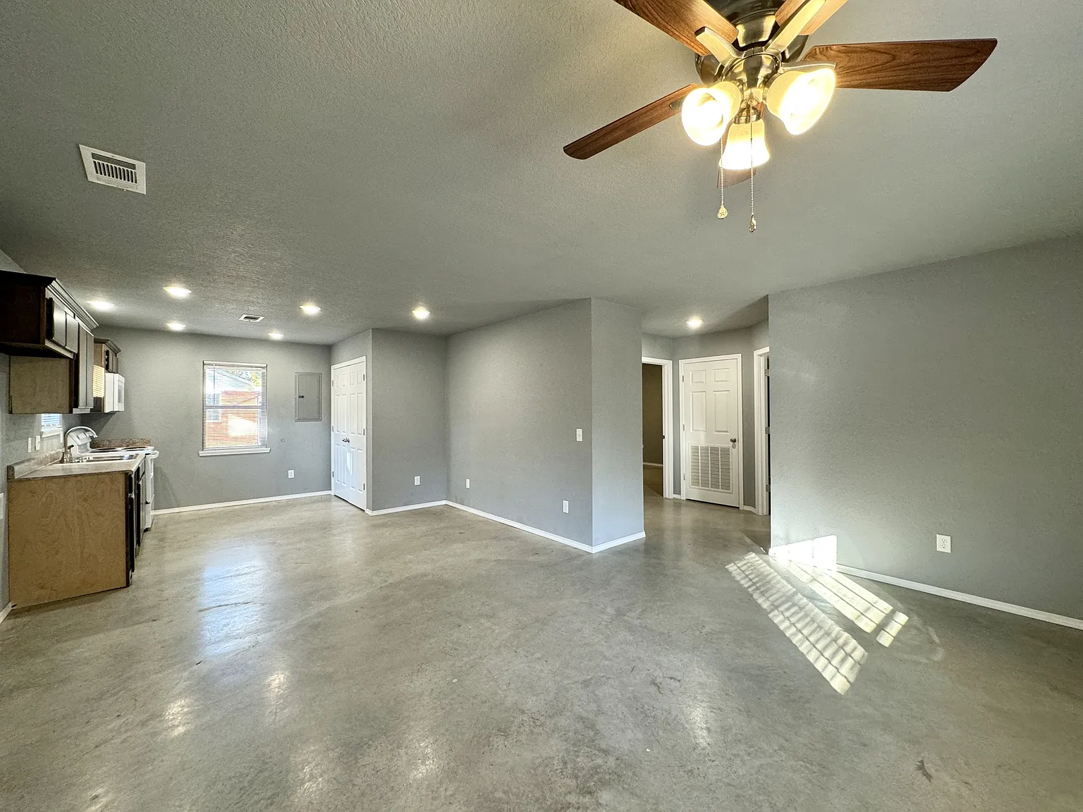 102 Graceanne - 1 — Photo 4