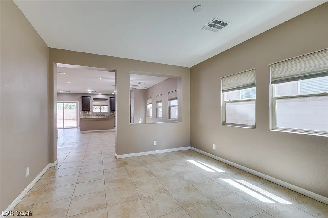 4 bed, 3.5 bath, 2018 sqft, $2,600 — Photo 3