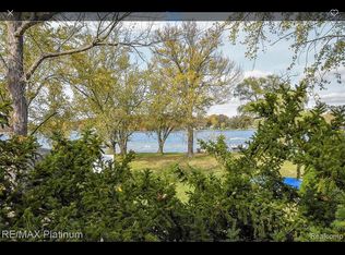 5338 Wildwood Dr, Howell, MI 48843