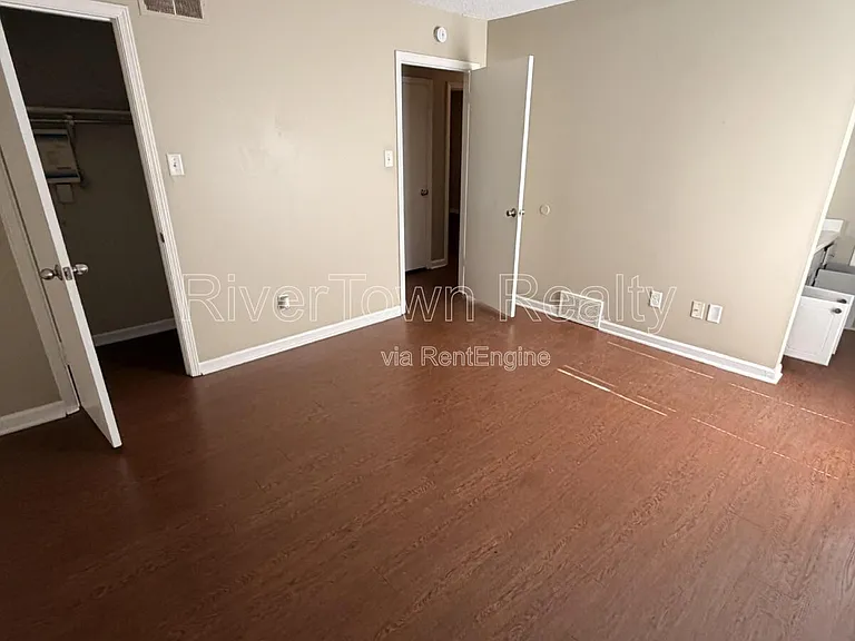 4311 Springwind Rd — Photo 11
