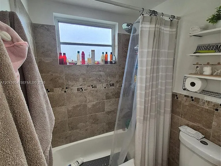 1975 NE 135th St #2H — Photo 13