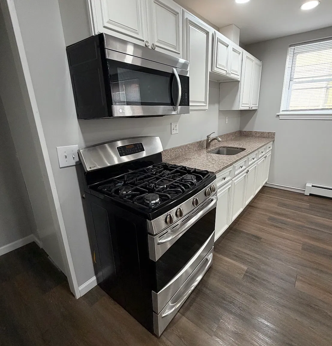 3 bed, $1,800 — Photo 1