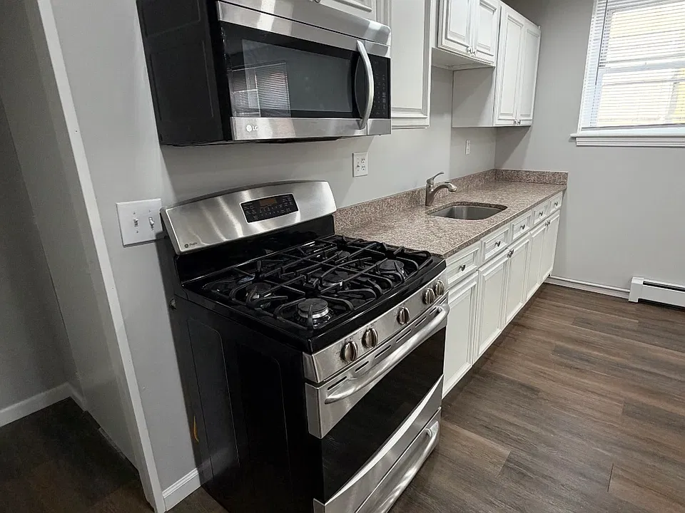 11 Allen Ave #11