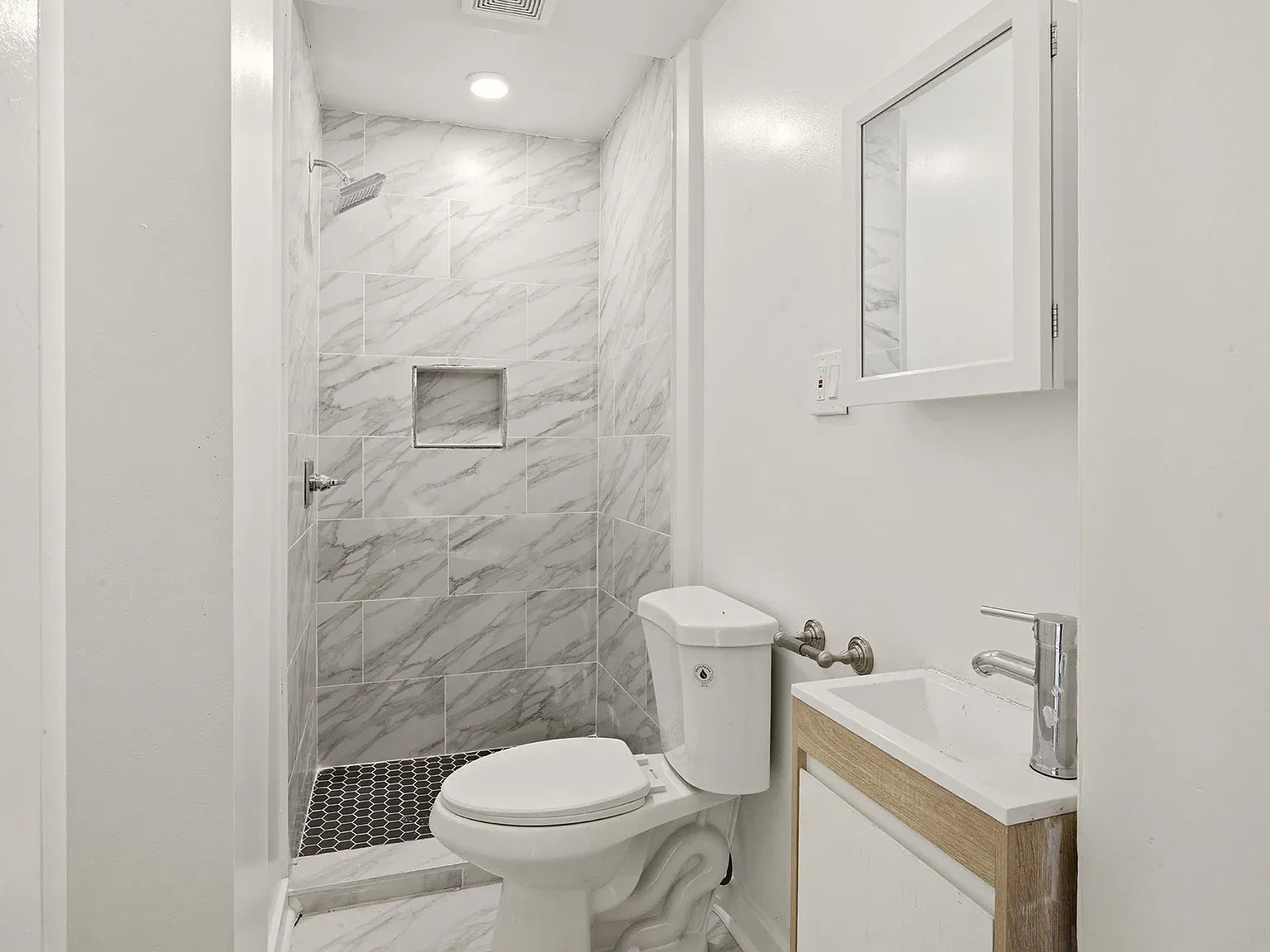 6012 Ridge Ave - 2 — Photo 3
