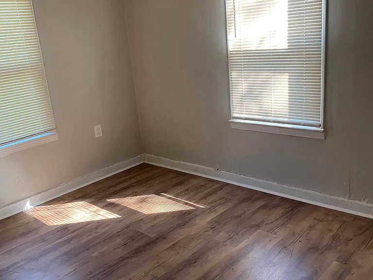 1010 Southern Ave — Photo 8