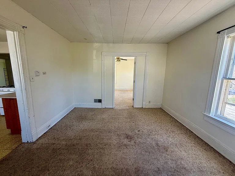 110 Adrian St — Photo 8