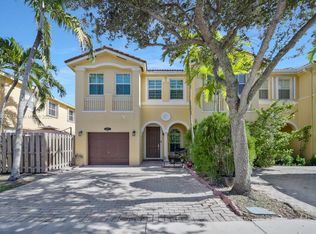 14942 SW 8th Ln, Miami, FL 33194