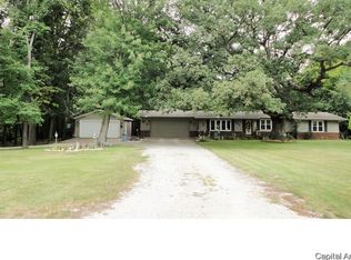 209 Holly Dr, Taylorville, IL 62568