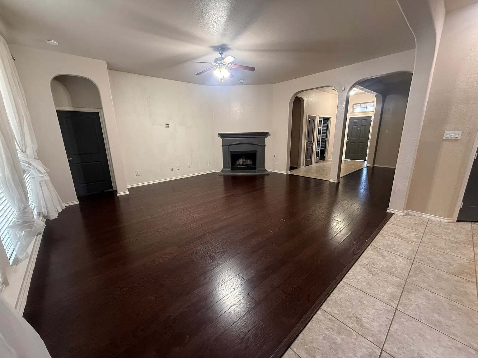 4 bed, 2272 sqft, $2,500 — Photo 2