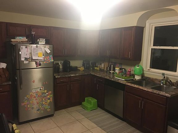 3rd image of 4471 Leslie Ave