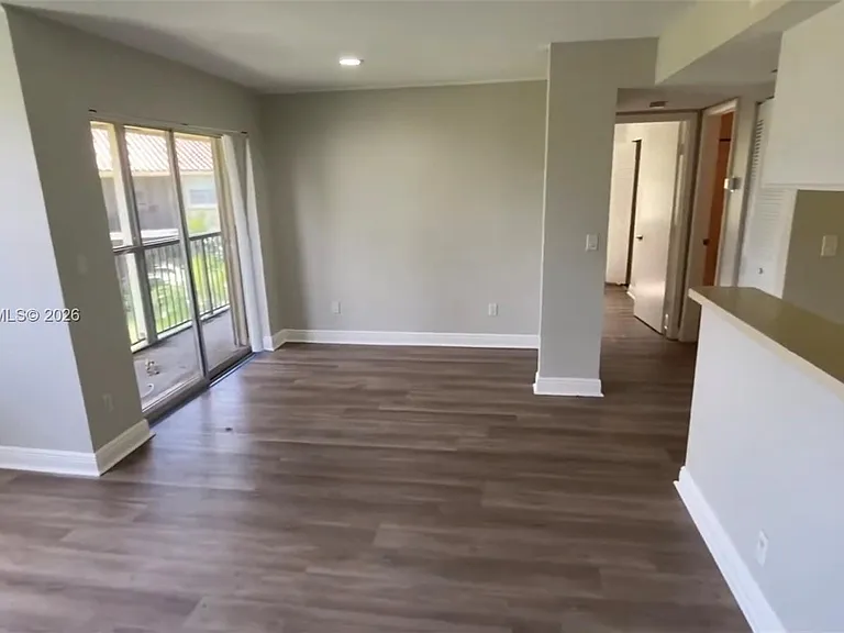 1261 SW 46th Ave #2016 — Photo 4