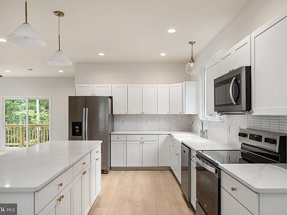 4th image of 104 Butler Cir