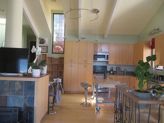 Open living plan - view to the kitchen from the living room