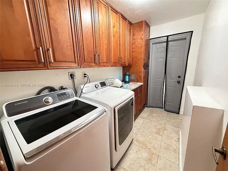 45 SE 14th St #1 — Photo 17
