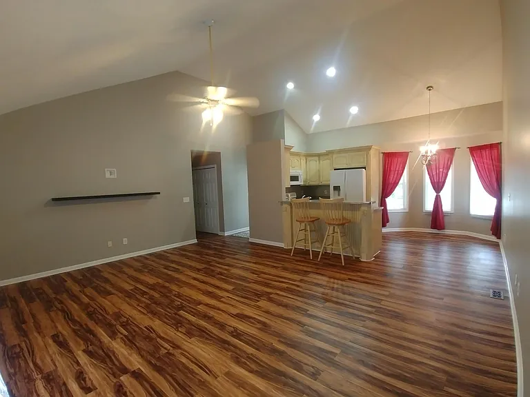 605 Habersham Ln — Photo 9