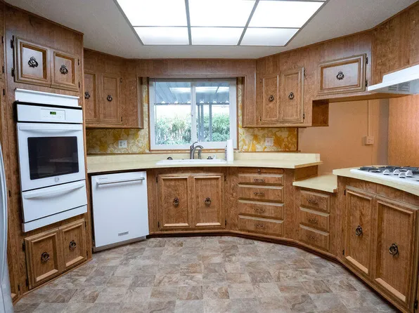 470 Brushwood Dr #139, Redding, CA 96003