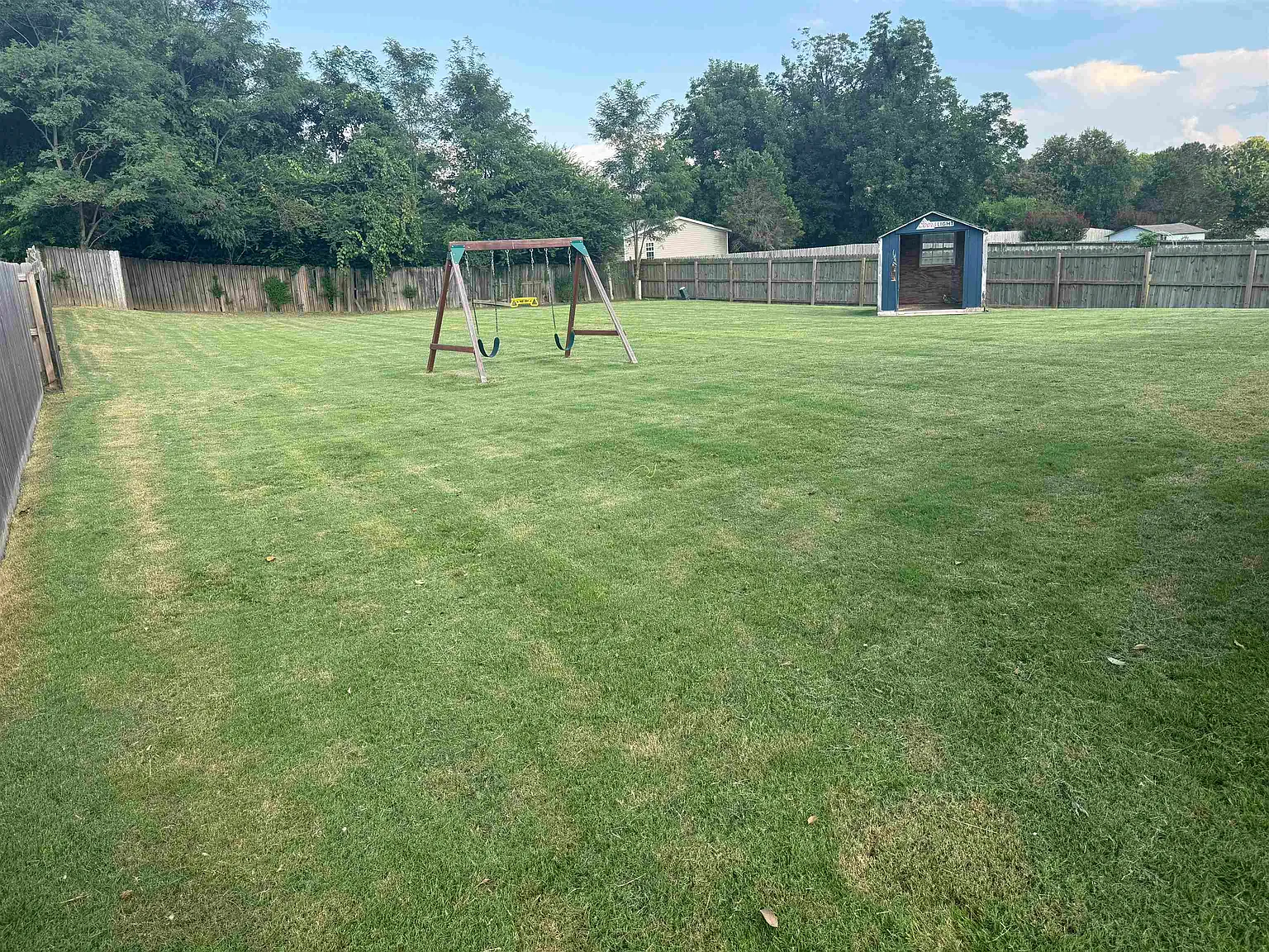 4 bed, 2.0 bath, 2049 sqft, $2,550 — Photo 2