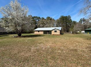28 Greenleaf Ln, Crawfordville, FL 32327