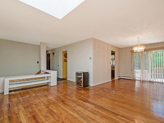 5th image of 109 Highmount Ave
