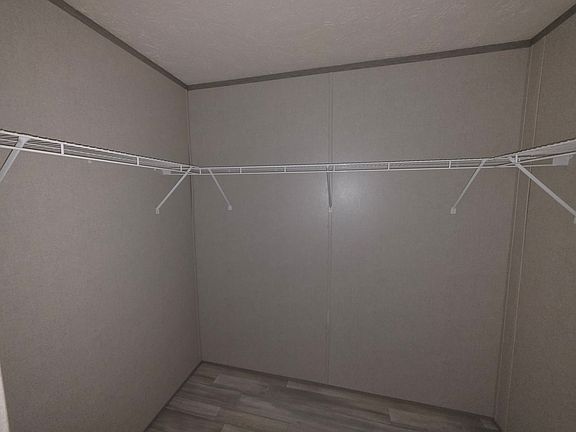 5th image of 296 Westwood Cir