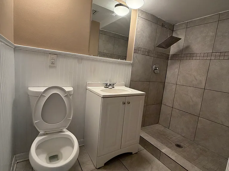11206 Yellowwood Ln — Photo 7