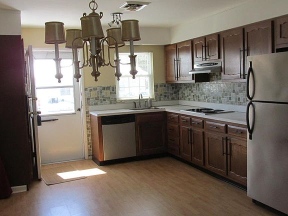 3rd image of 1149B Argyll Cir