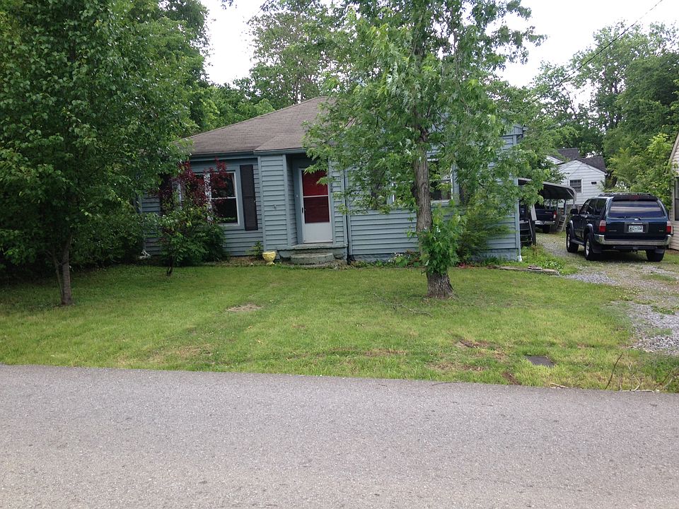 1st image of 209 E Woodrow St