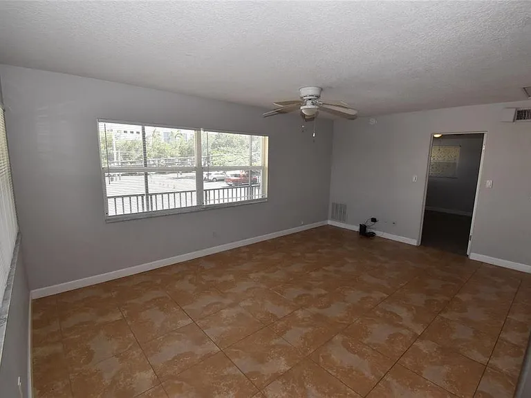 220 6th Ave N #11 — Photo 13