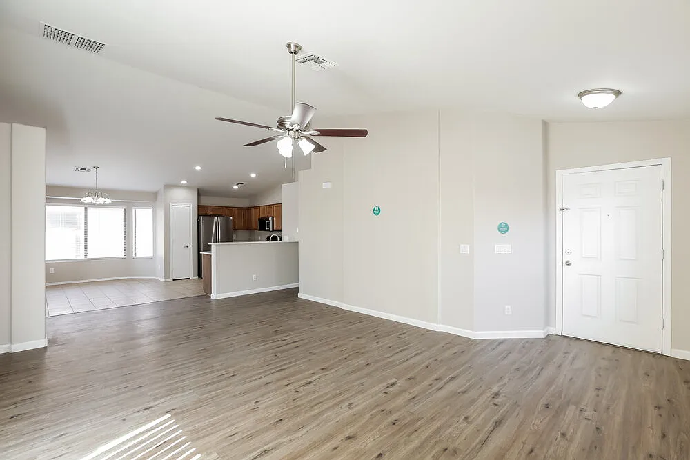3 bed, 2.0 bath, 1533 sqft, $2,140 — Photo 3