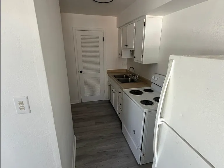 623 Troy St #A — Photo 6