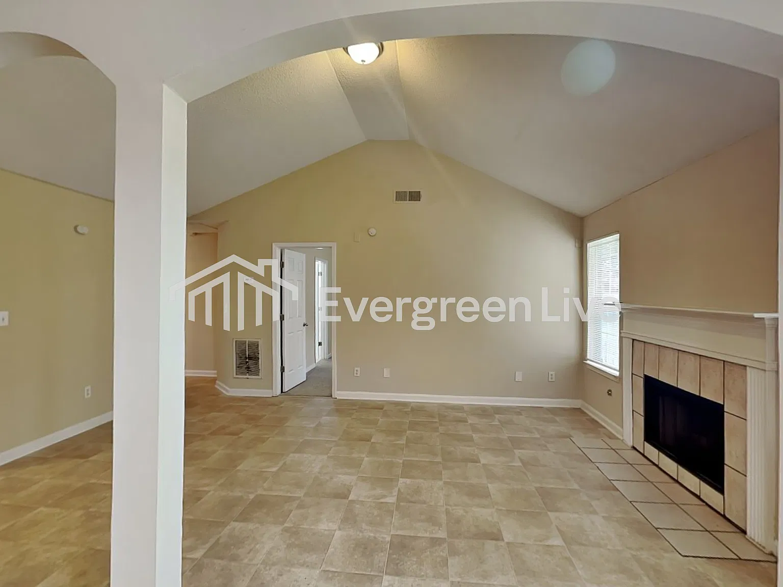 3 bed, 2.0 bath, 1266 sqft, $1,895 — Photo 2