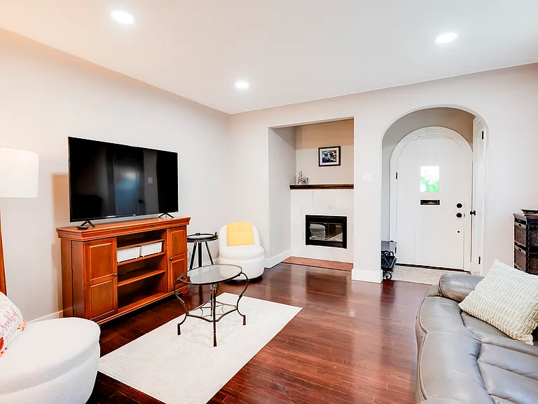 1830 Oconnell Ave — Photo 3