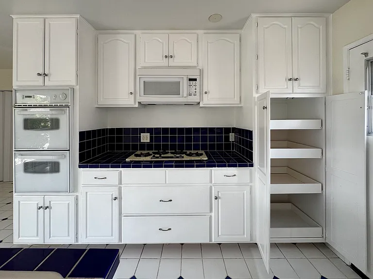 7928 Owensmouth Ave — Photo 14