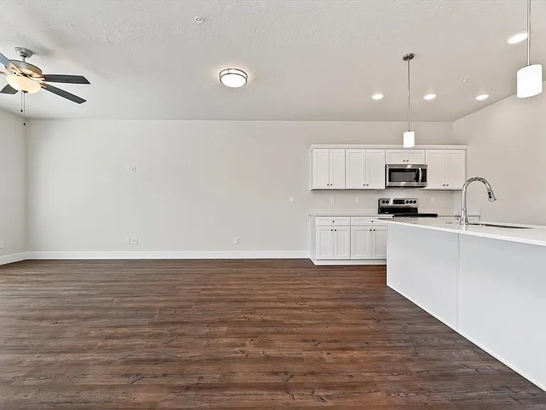 Ascent Townhomes — Photo 16