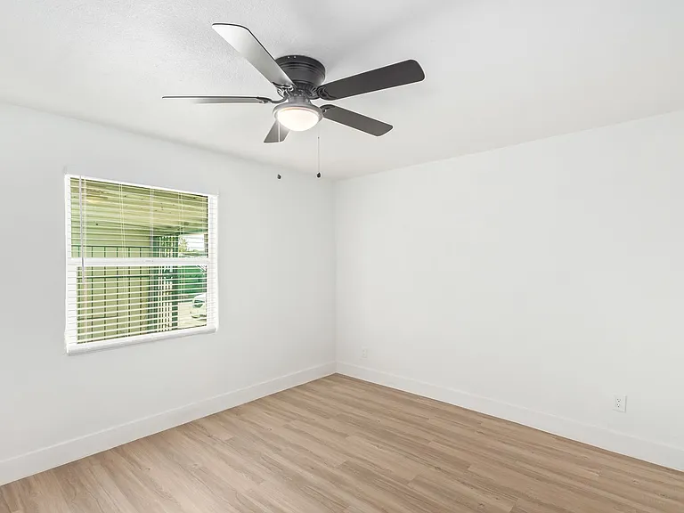 498 N Arizona Ave #5 — Photo 27