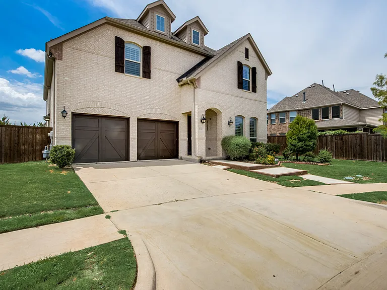 2313 Westlake Ct — Photo 2