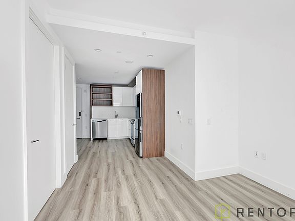 4th image of 224 E 135th St #216S