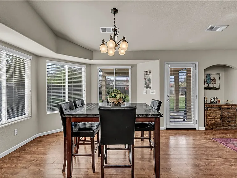 2435 N Crowe St — Photo 43