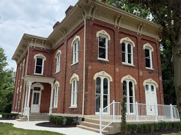 732 W Michigan St, New Carlisle, IN 46552