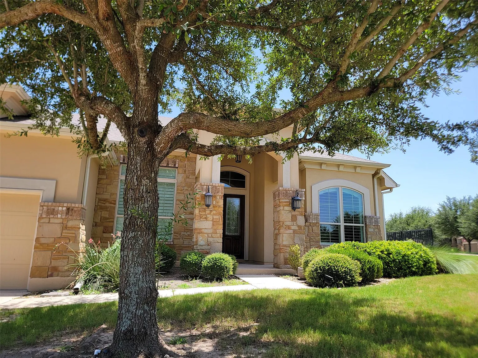 4 bed, 3.5 bath, 2980 sqft, $4,500 — Photo 1