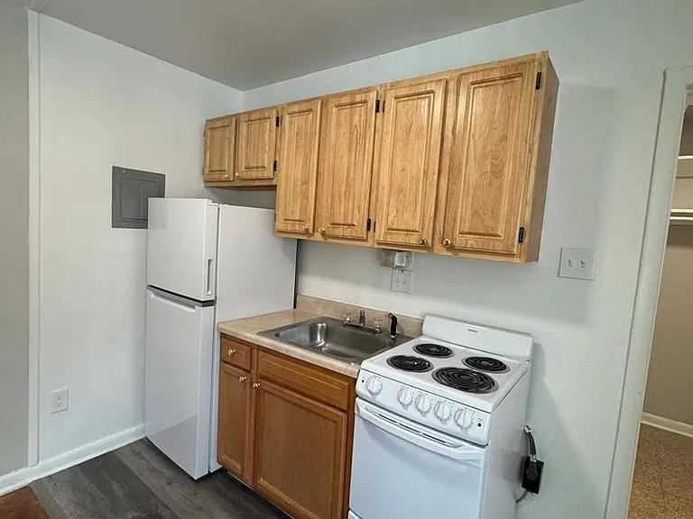1111 D St NE — Photo 7