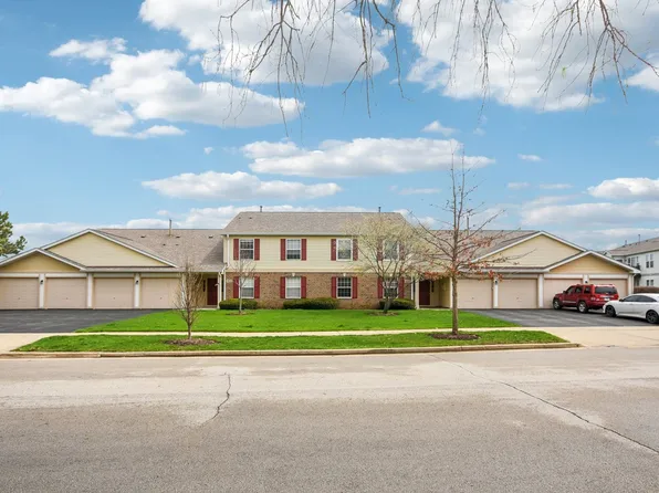 402 Woodview Cir APT D, Elgin, IL 60120
