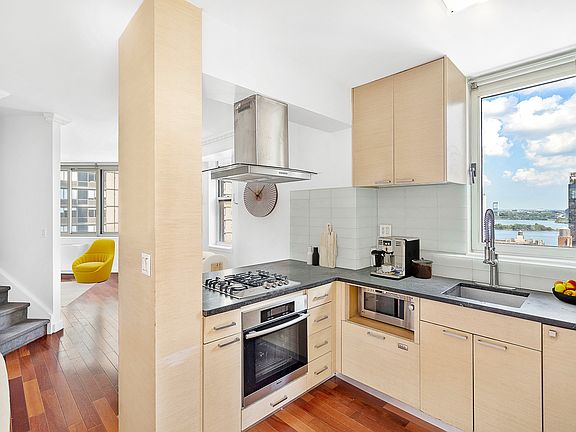 4th image of 206 E 95th St APT 16A