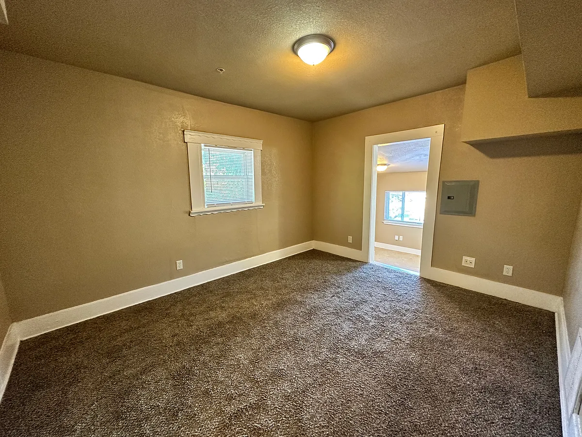 Building Photo - 719 Asp Ave #4