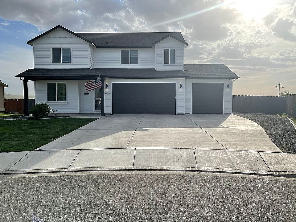 1st image of 1604 Crab Apple Cir