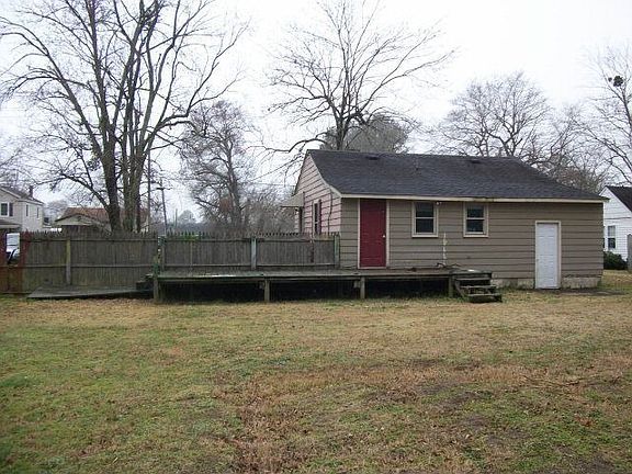 2nd image of 22241 Linden St