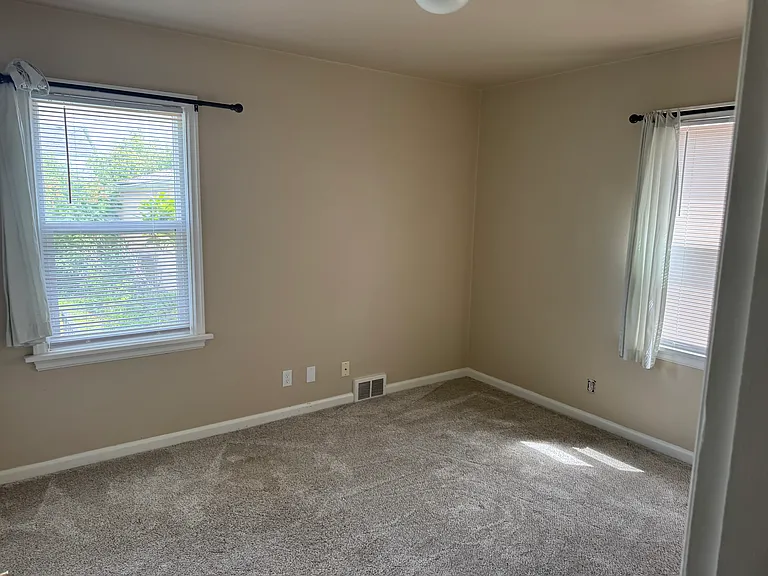 4605 Hoyt Ave — Photo 8