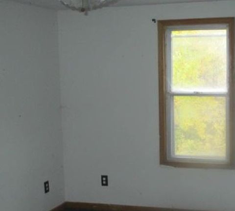 3rd image of 215 12th St